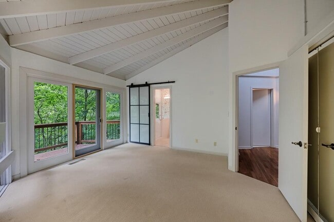 Building Photo - 130 Huntcliff Point NE