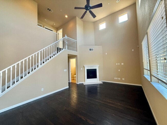 Building Photo - Charming 4 Bedroom Home in Springlake