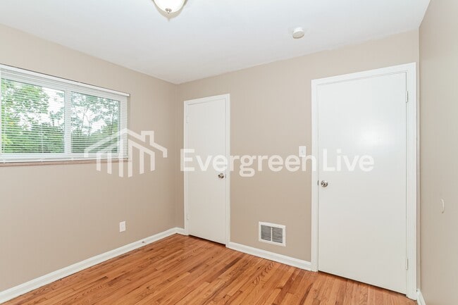 Building Photo - 154 Riddle Rd