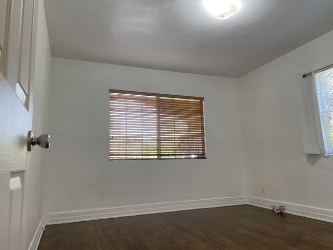 Building Photo - Private Single Family Home in Central Quie...
