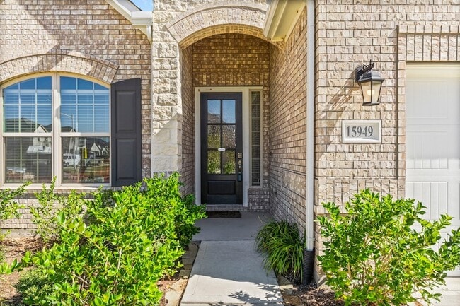 Building Photo - 15949 Hayes Mkt Lp