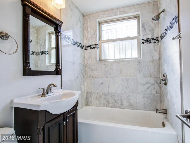Bathroom - 2844 Hartford St SE