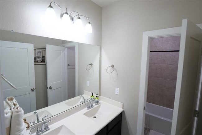 Building Photo - 3101 Auburn Colony Ct