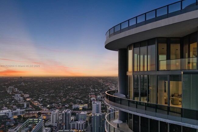 Building Photo - 1000 Brickell Plaza