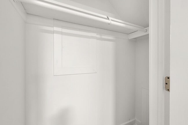 Building Photo - 3 Bed 3 Bath - Silver Spring Split Level -...
