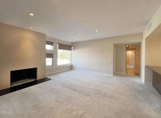 Building Photo - 960 San Pasqual St