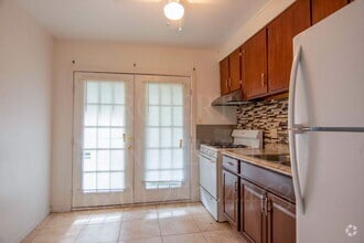 Building Photo - 2 Bedroom 1 Bath Clean Apt.
