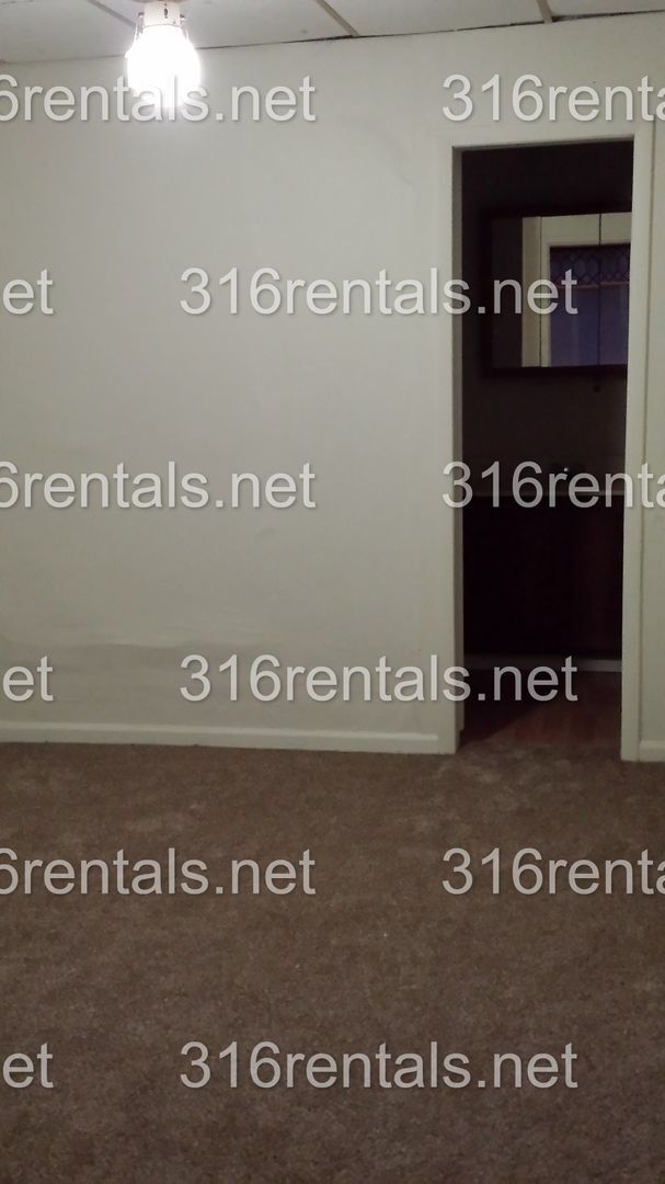 Building Photo - $795 - 2 bed 1 bath - Single Family Home