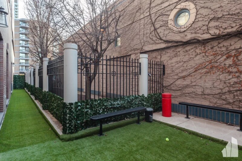 Building Photo - 301 W Division St