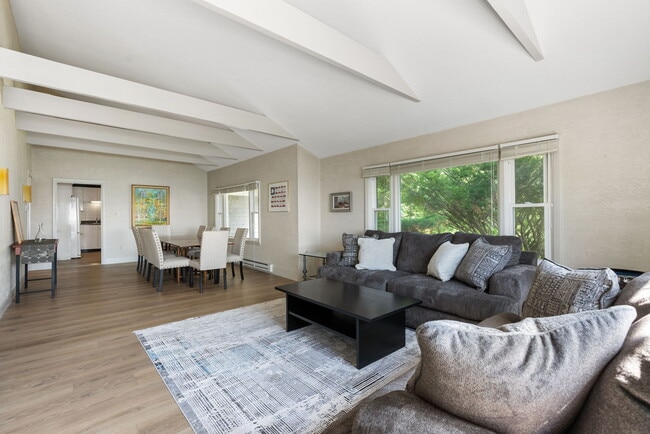 Building Photo - 7 Cragmere Way