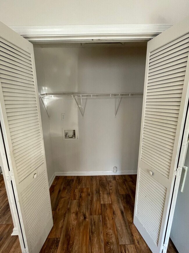 Building Photo - 8812 8814 Ridgemore Court