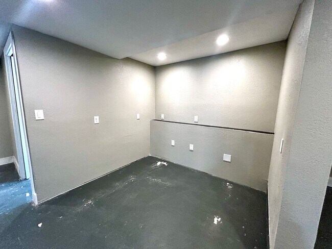 Building Photo - 3305 Clawson Rd