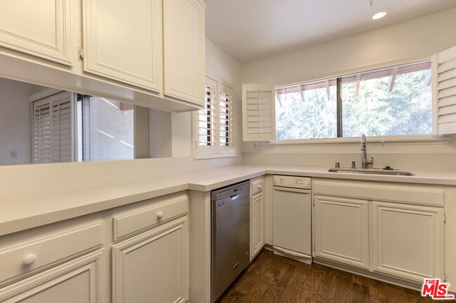 Building Photo - 1709 Cam De Villas