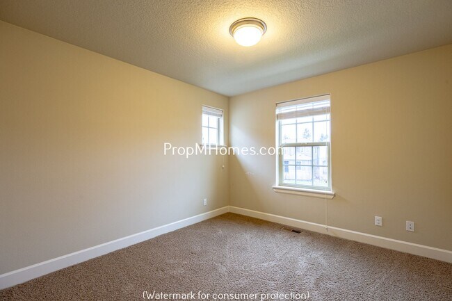 Building Photo - Beautiful Open Concept Four Bedroom Plus Office/Den in Villebois!