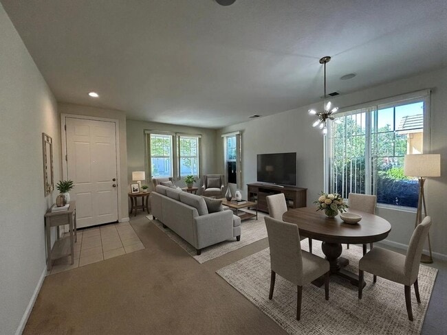 Building Photo - Spectacular 4 bedroom, 2.5 bath home on private lane