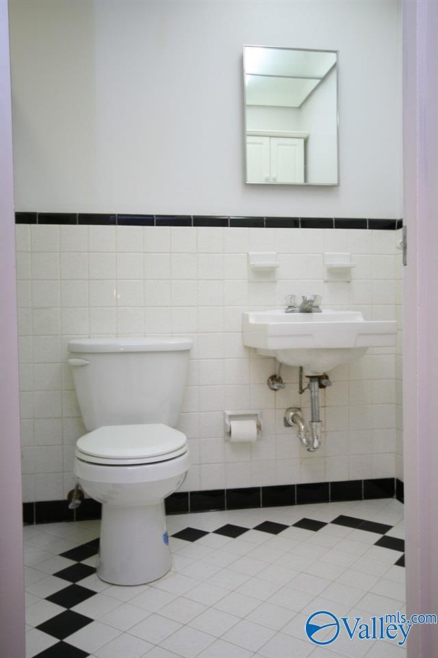 Building Photo - 3716 NW Jamestown Dr