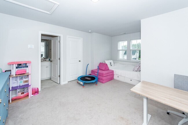 Building Photo - 6976 Pumpkinseed Dr