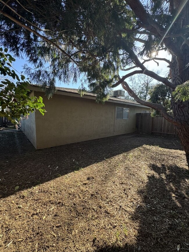 Building Photo - MARCH MOVE IN SPECIAL!! UPDATED 3 BEDROOM DUPLEX IN SACRAMENTO!