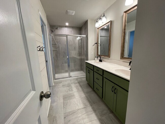 Building Photo - 5BD/3BA Beautiful home within Braeburn nei...