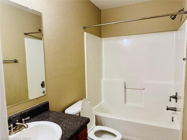 Building Photo - 6604 Huntington Ct