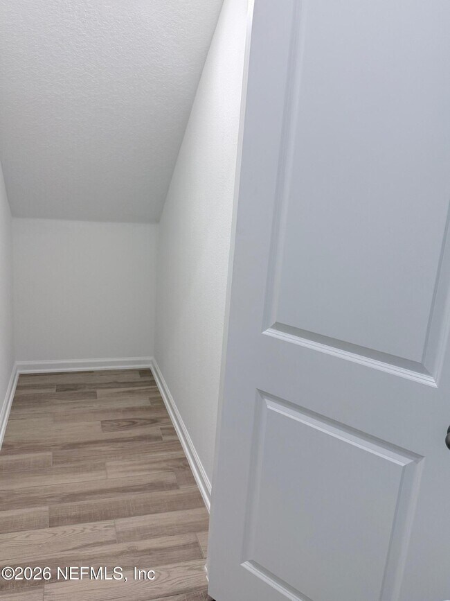 Building Photo - 523 Farmfield Dr