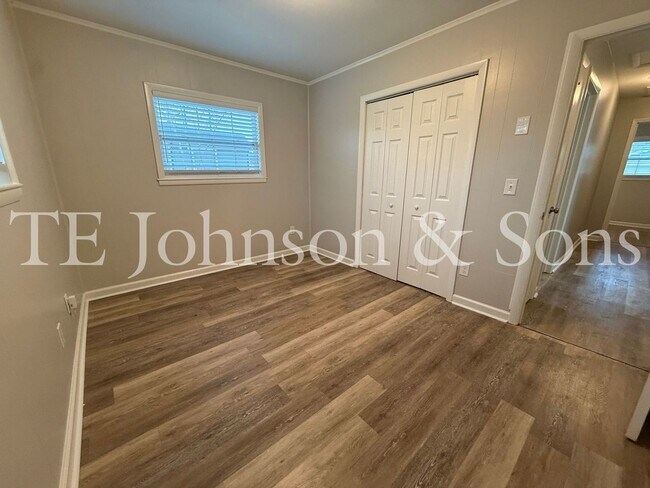 Building Photo - Modern Comfort with a Fenced Yard in Winston-Salem