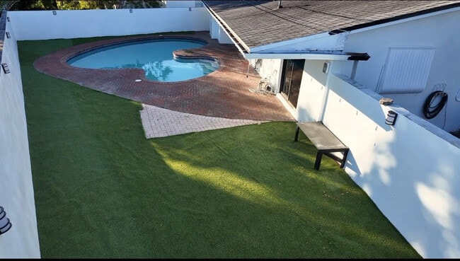 Building Photo - 600 NW 38th Ct