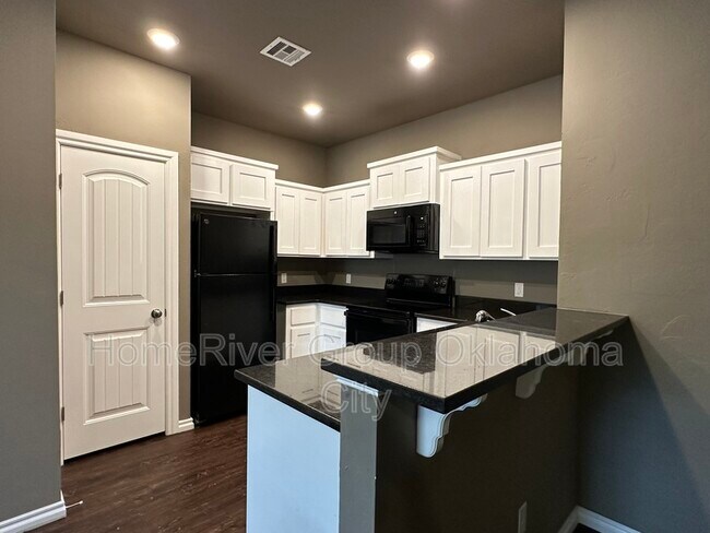 Building Photo - 916 SW 91st St