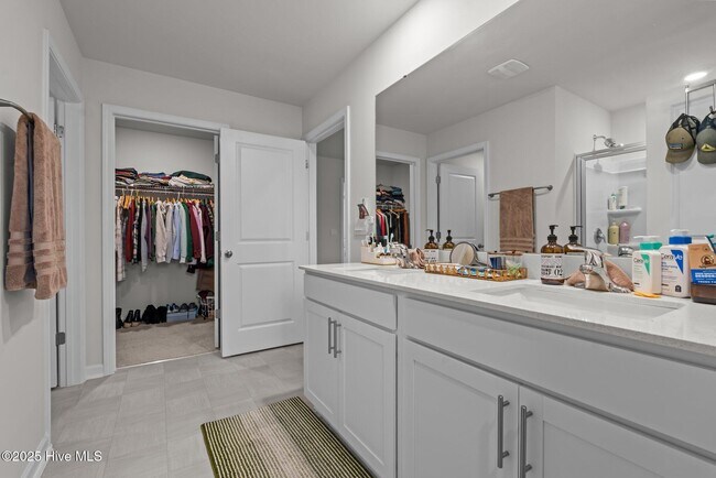 Building Photo - 2120 Wild Rdg Dr