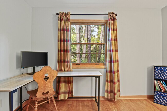 Building Photo - 1889 Paddock Pl