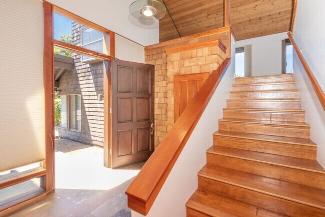 Building Photo - Iconic A-Frame Encinitas 4 Bed + Studio Sp...