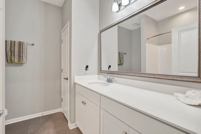 Building Photo - Savannah Quarters!