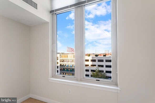 Building Photo - 155 Potomac Passage