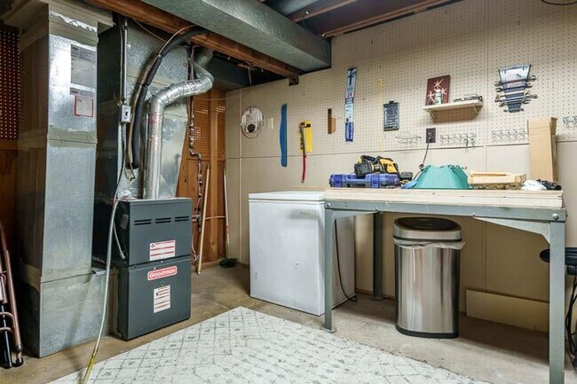 Building Photo - 3 Bedroom 2 Bathroom Home in Turner School District