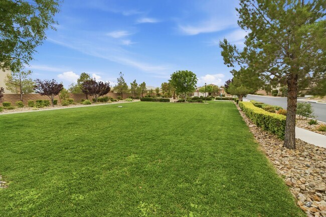 Building Photo - SW!!! Casita!!!! Single Story!!! 4 Bedrooms!!! Gated!!! End or Cut De Sac!!! Community green area...