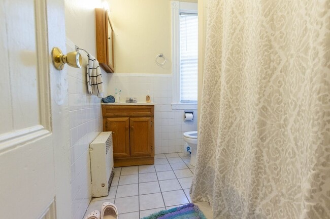 Building Photo - NO BROKER FEE!  SPACIOUS AND BRIGHT BRIGHTON CTR 5 BED/3 BATH AVAIL 9/1