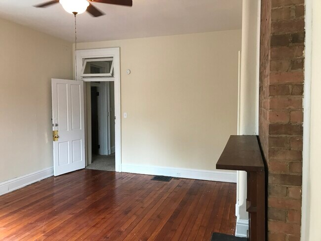 Building Photo - 2654 Bellevue Ave