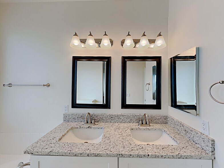 Building Photo - 65 W Camino Rio Cebolla