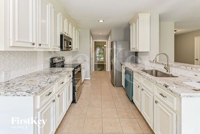 Building Photo - 18402 Wolf Creek Tr
