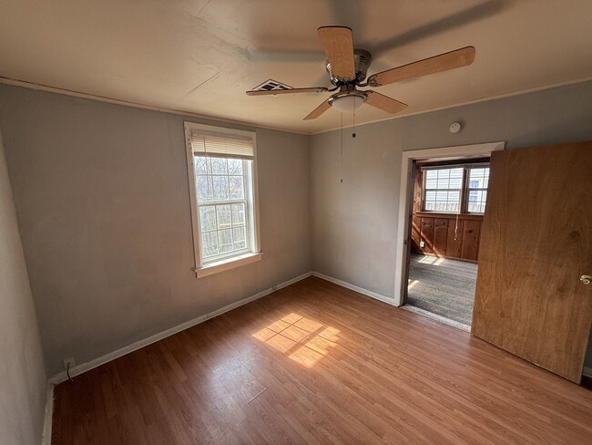 Building Photo - 323 N Stonewall Ave