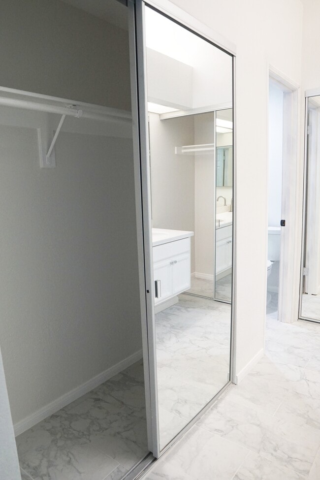 Building Photo - 401 El Cielo Rd