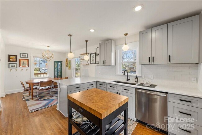 Building Photo - 5712 Oak Dr