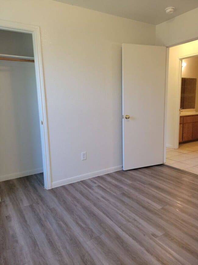 Building Photo - 404 Dale Ave