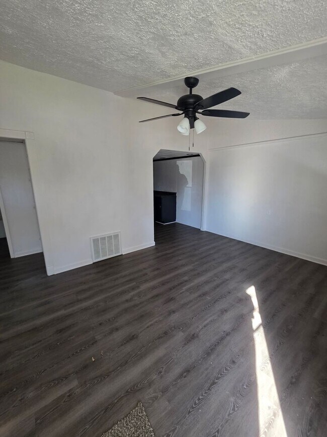 Building Photo - LIMITED TIME**1/2 OFF DEPOSIT**