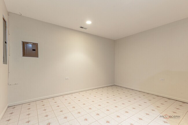 Building Photo - 20772 N William Ave