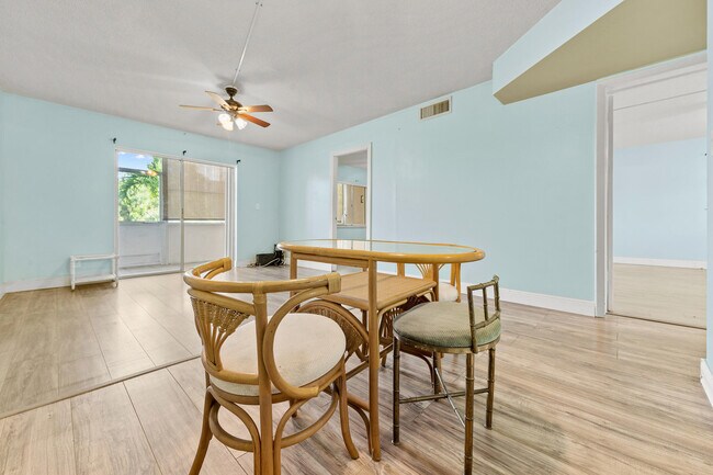 Building Photo - 2770 Garden Dr S