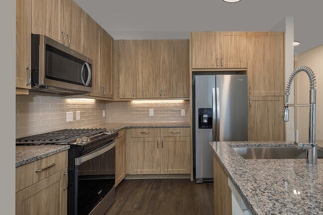 Building Photo - 8900 Six Pines Dr