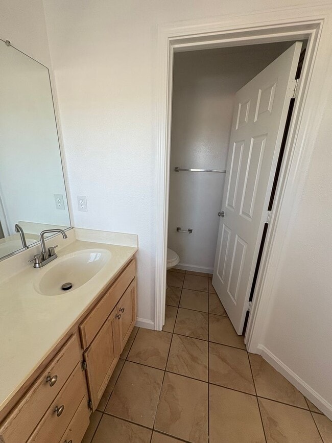 Building Photo - Spacious 4 bed/3 bath in Elk Grove 95624 M...