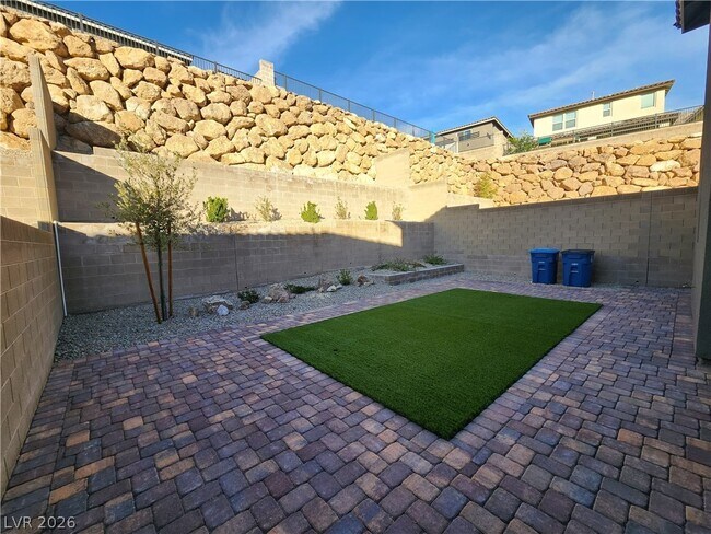 Building Photo - 2209 Fish Hawk St