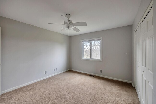Building Photo - 1658 Grandview Dr